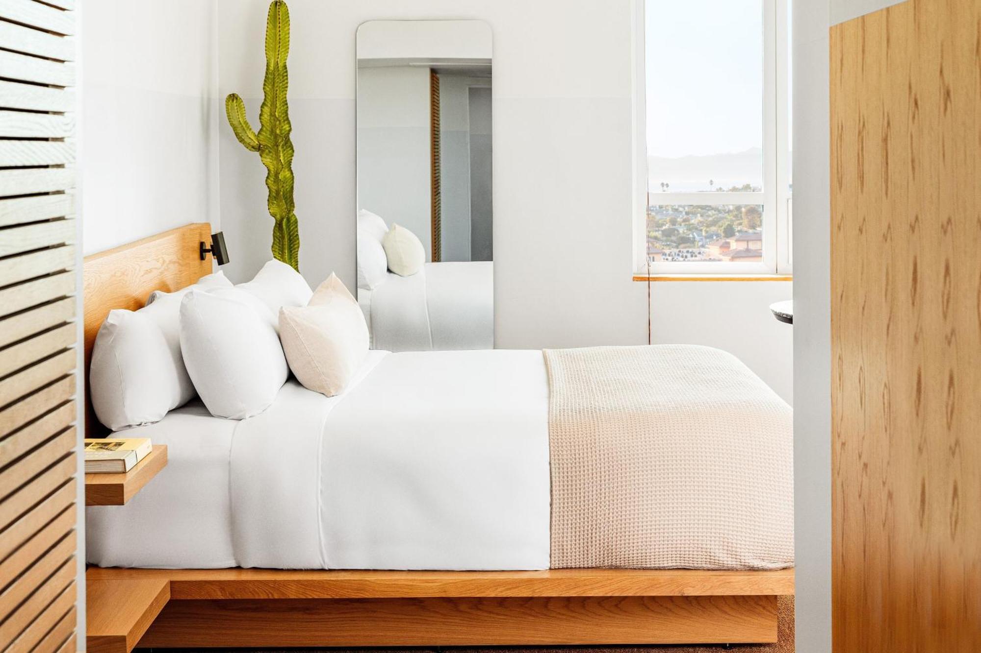 June West La, A Member Of Design Los Angeles